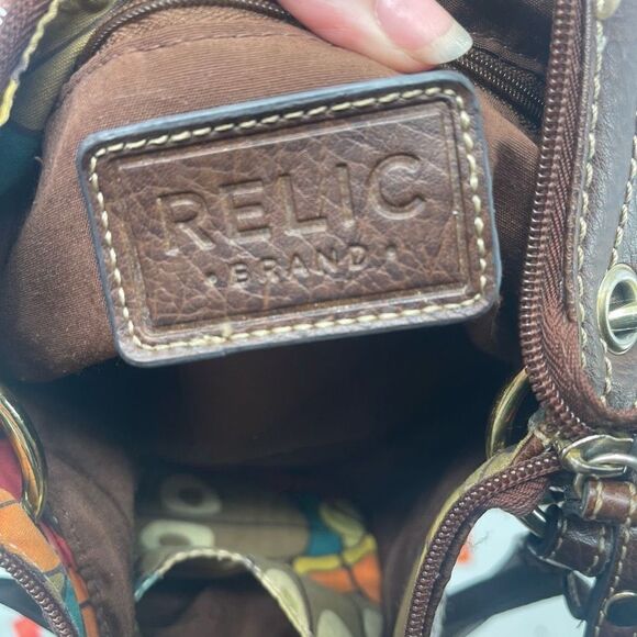 Relic Womens Shoulder Bag Hobo Zip Closure Double Strap Multicolor Butterfly - Picture 9 of 15